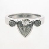 18ct white gold diamond set ring