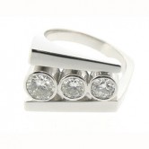 18ct white gold diamond set ring